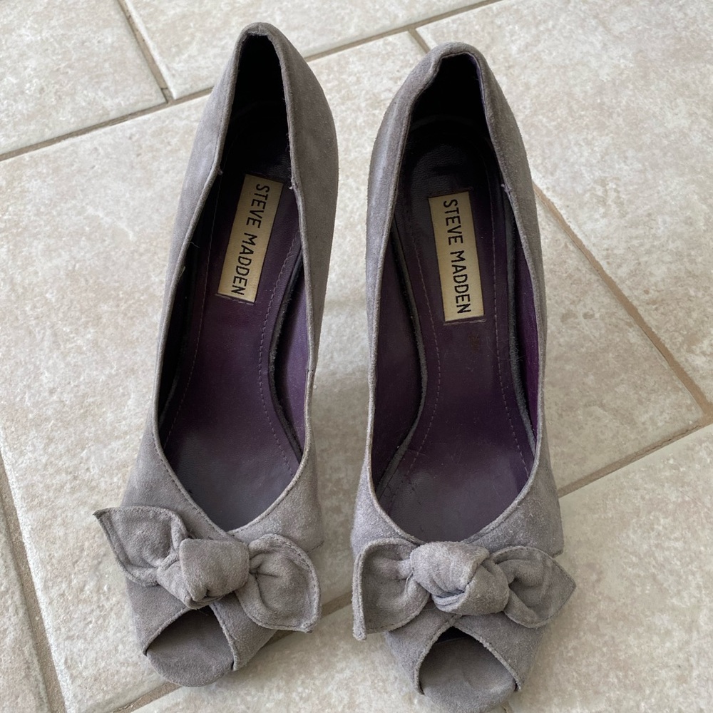 Open toe suede heel with bow on front. Barely worn.